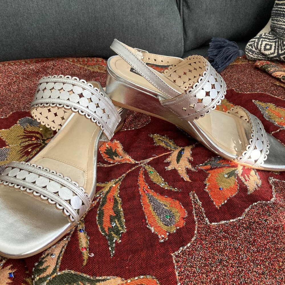 Alex Marie Silver Wedge Sandal 9.5M - Picture 8 of 11